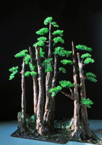 In foto un bonsai realizzato con perline e legno da Myriam Collini Maraziti.